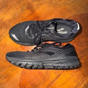 Brooks womens  Black Athletic Shoes